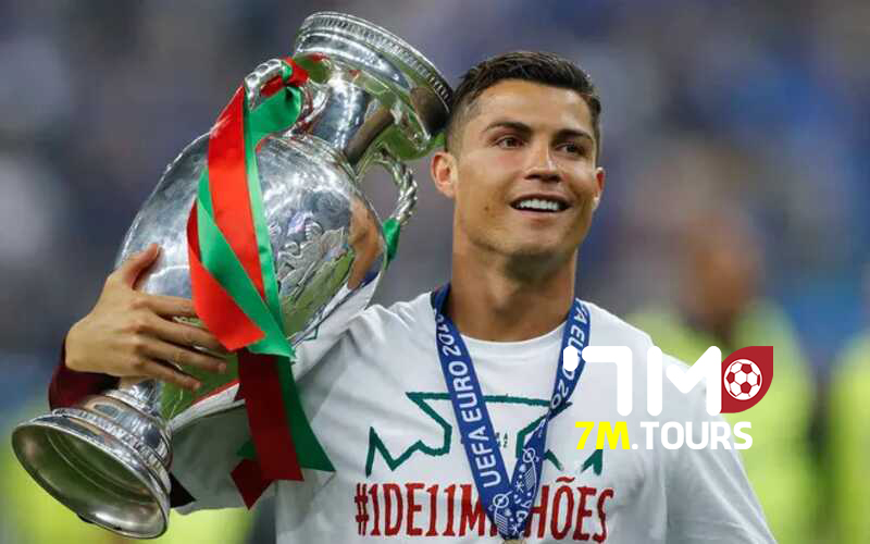 Ronaldo là cầu thủ vĩ đại nhất mọi thời đại của giải Euro 